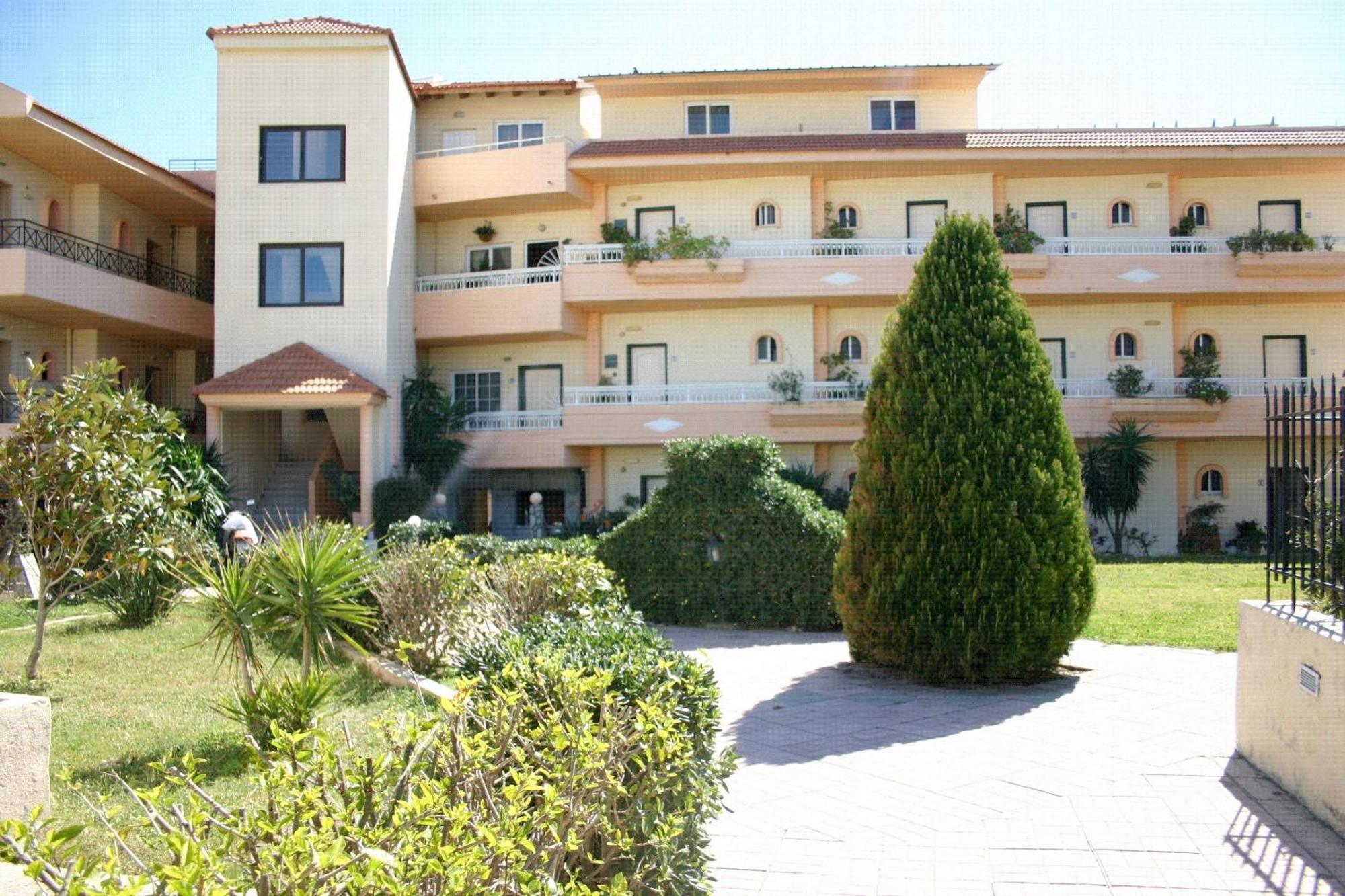 Lyristis Dinos Studios & Apartments Фалираки Экстерьер фото