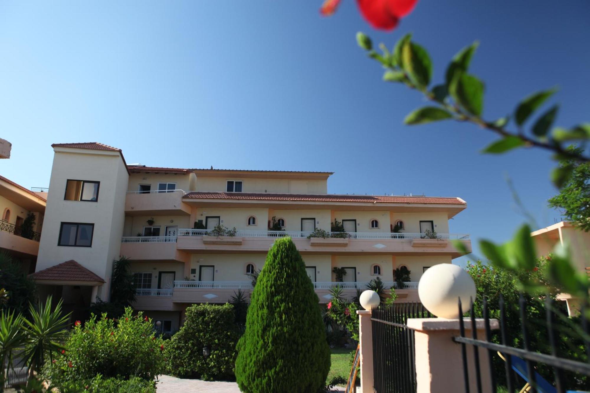 Lyristis Dinos Studios & Apartments Фалираки Экстерьер фото