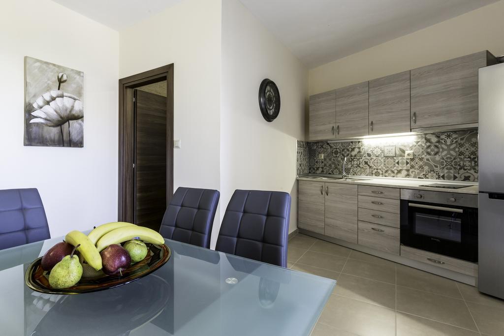 Lyristis Dinos Studios & Apartments Фалираки Экстерьер фото