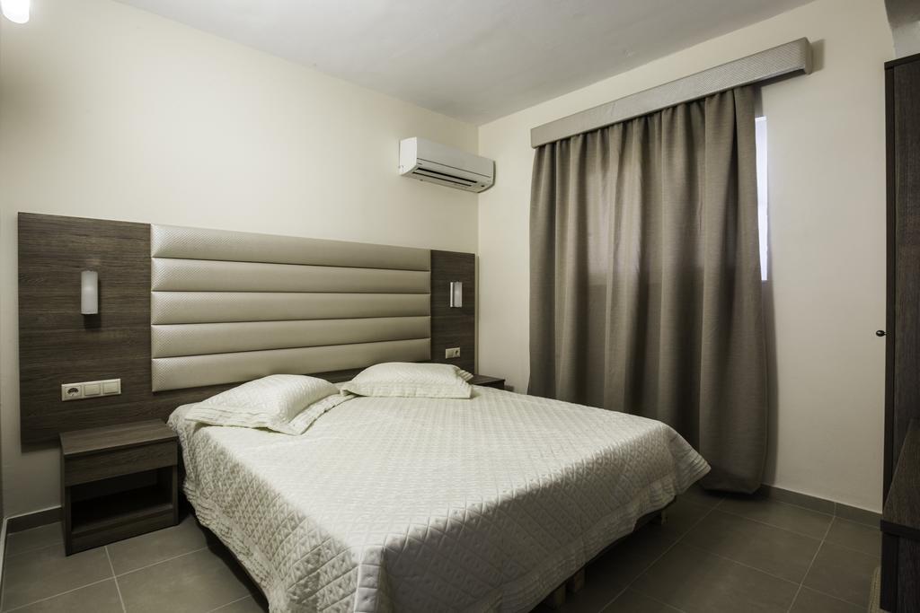 Lyristis Dinos Studios & Apartments Фалираки Экстерьер фото