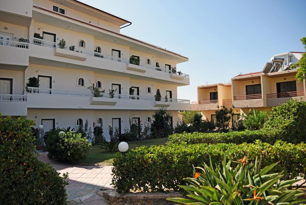 Lyristis Dinos Studios & Apartments Фалираки Экстерьер фото