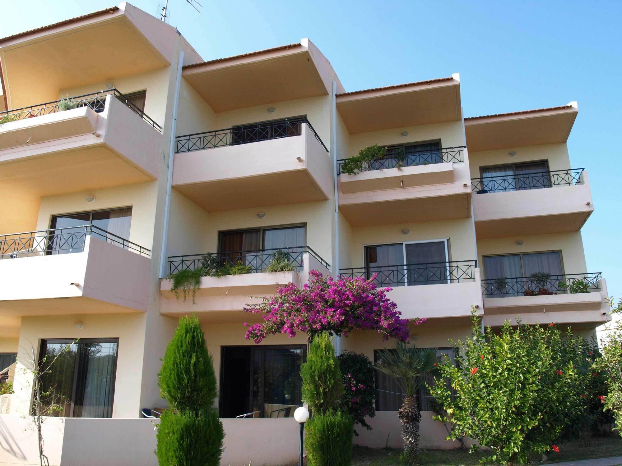 Lyristis Dinos Studios & Apartments Фалираки Экстерьер фото