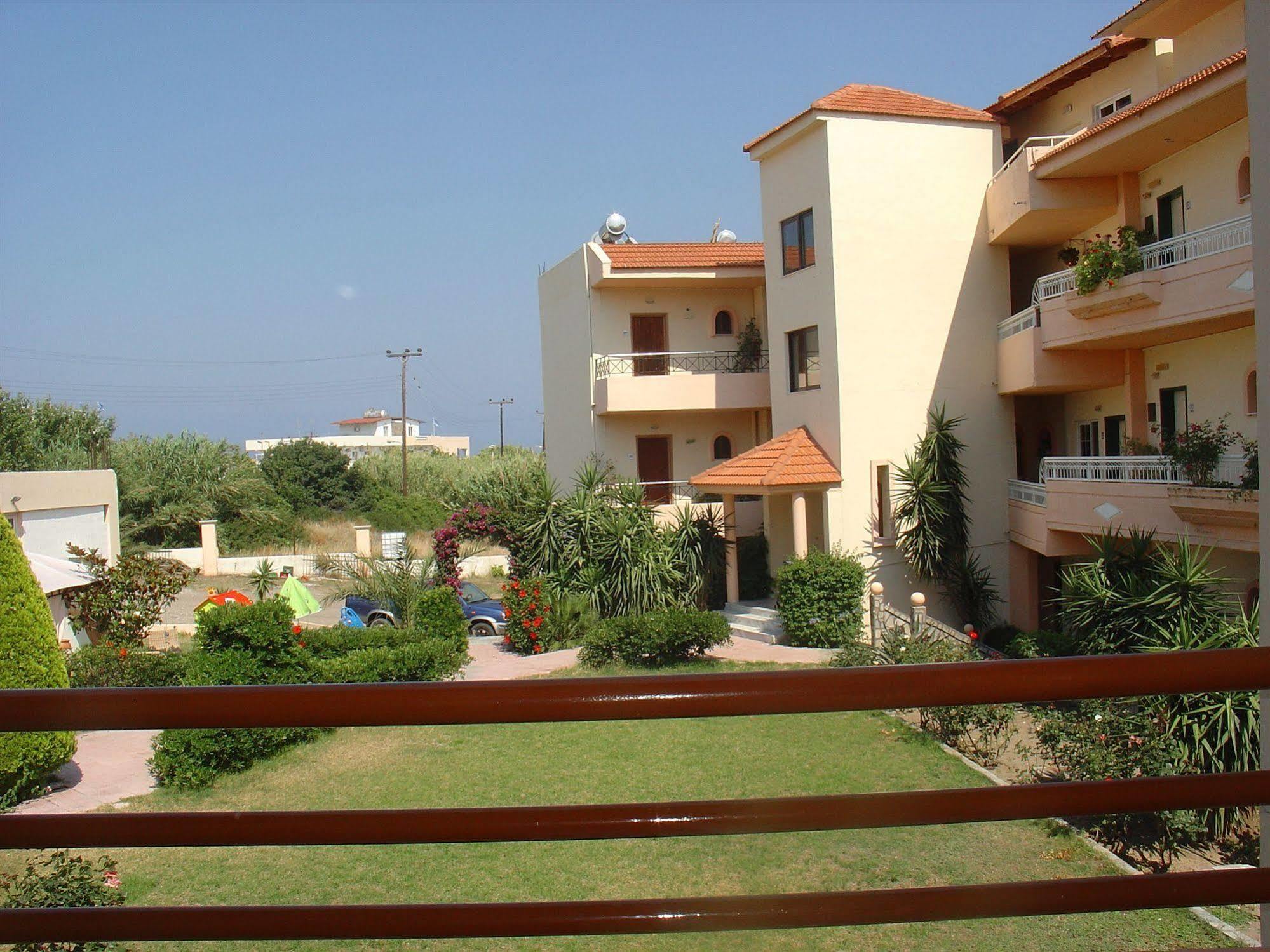 Lyristis Dinos Studios & Apartments Фалираки Экстерьер фото